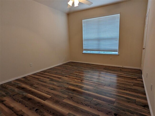 Building Photo - 16100 S Great Oaks Dr