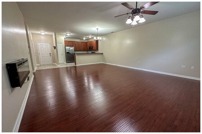 Building Photo - 932 Southmoor Dr