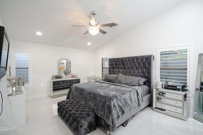 Building Photo - 2257 W Roy Rogers Rd