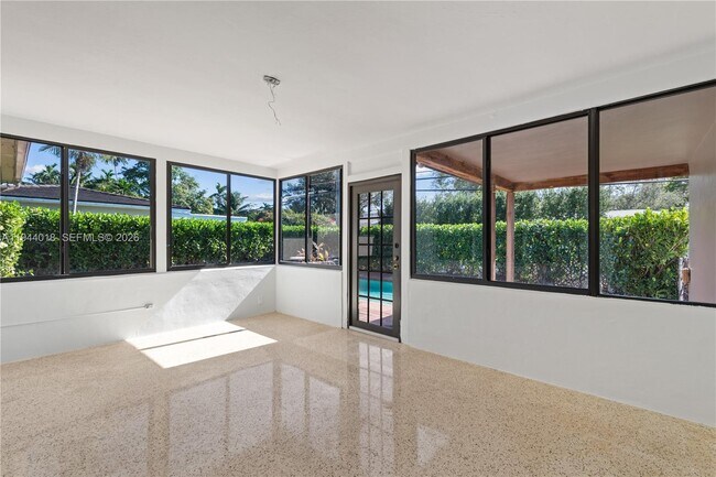 Building Photo - 1044 NE 97th St