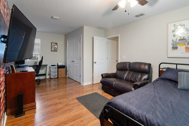 Building Photo - 3268 Chestnut Ridge Way