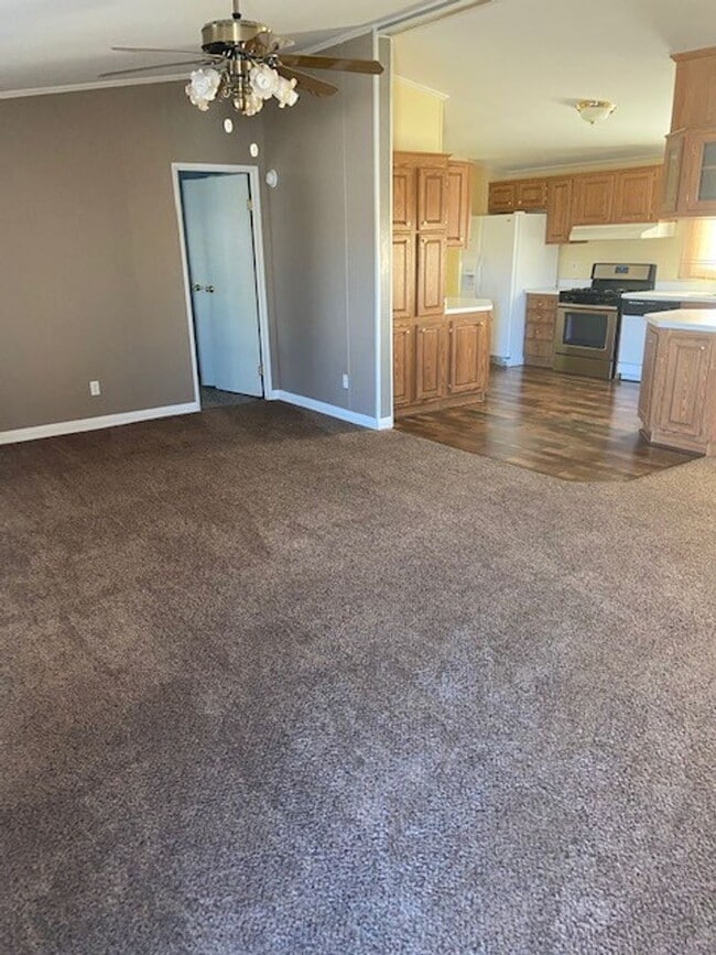 Building Photo - 3 Bed Manufactured Home Silver Springs