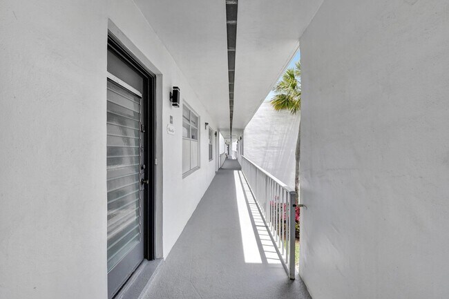 Building Photo - 413 Normandy Ln