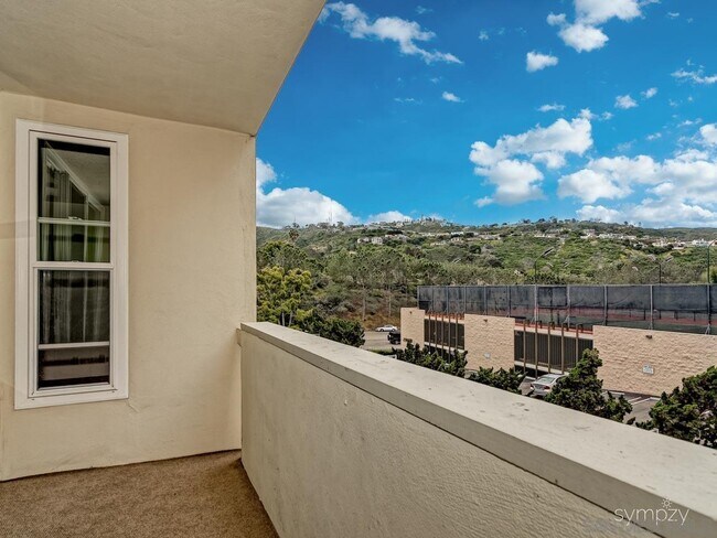 Building Photo - 2510 Torrey Pines Rd