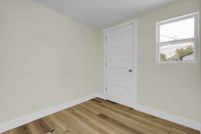 Building Photo - $2,295 - 2 Bed, 1 Bath Newly Renovated Hom...