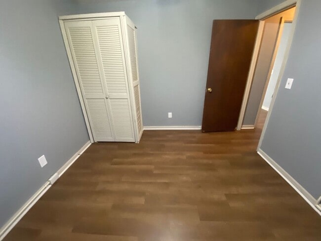 Building Photo - 123 Calvin Court Unit D