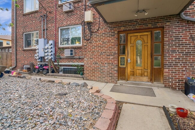 Building Photo - $1,345.95, 1 Beds - 1 Bath, Condo in Denver with Onsite Laundry!