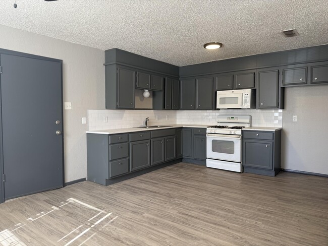 Building Photo - 1318 25th St