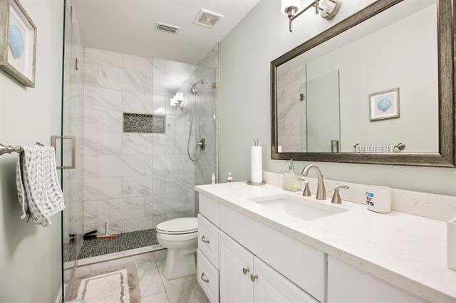 Building Photo - 9601 Euclid Dr