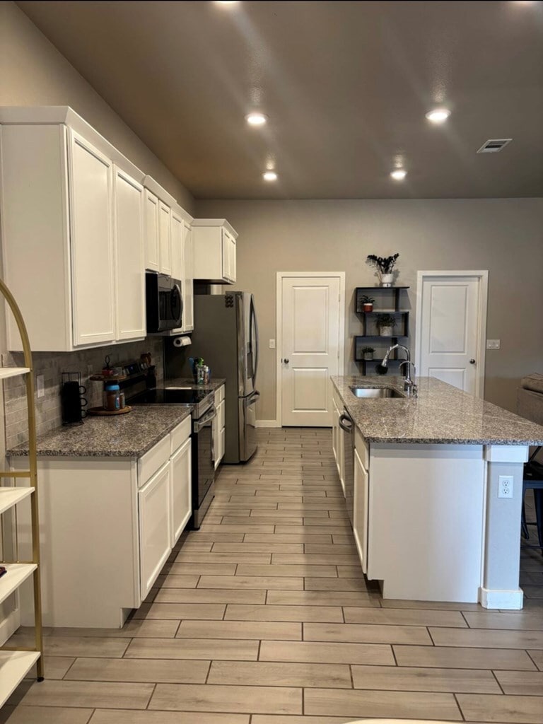 Building Photo - 1322 Lantana Ct