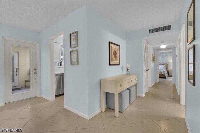 Building Photo - 284 4th St S