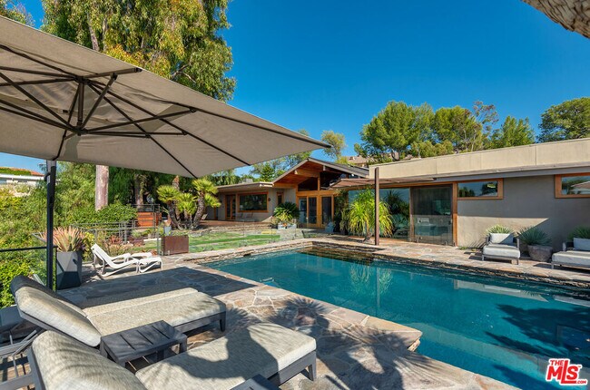 Building Photo - 4305 Clear Valley Dr