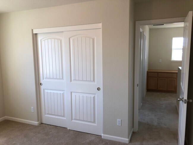 Building Photo - Modesto 3 Bedroom 2.5 Bath Newer Construction