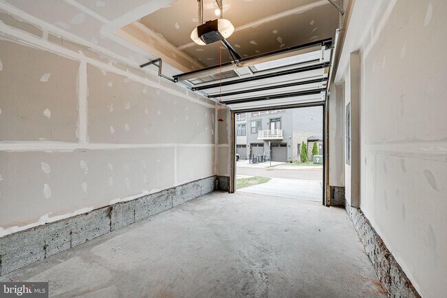 Building Photo - 14055 Sunrise Valley Dr
