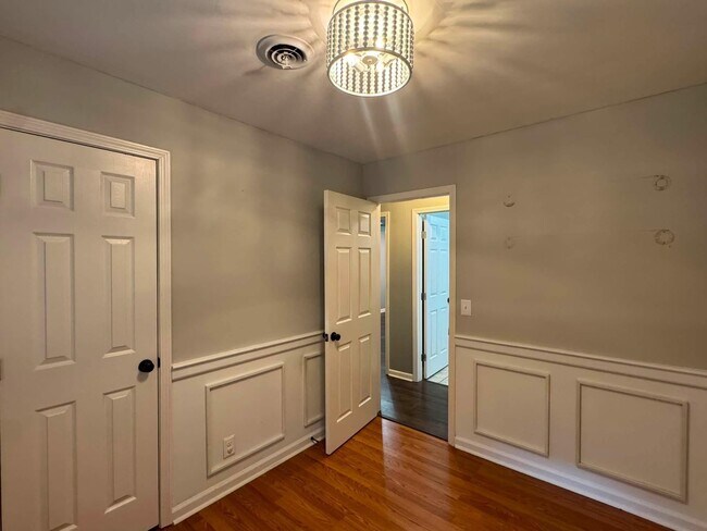 Building Photo - 1498 Garland Dr
