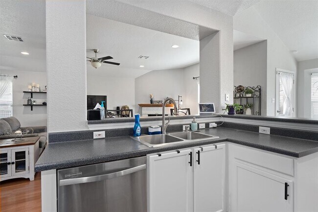Building Photo - 3937 Eagles Nest St