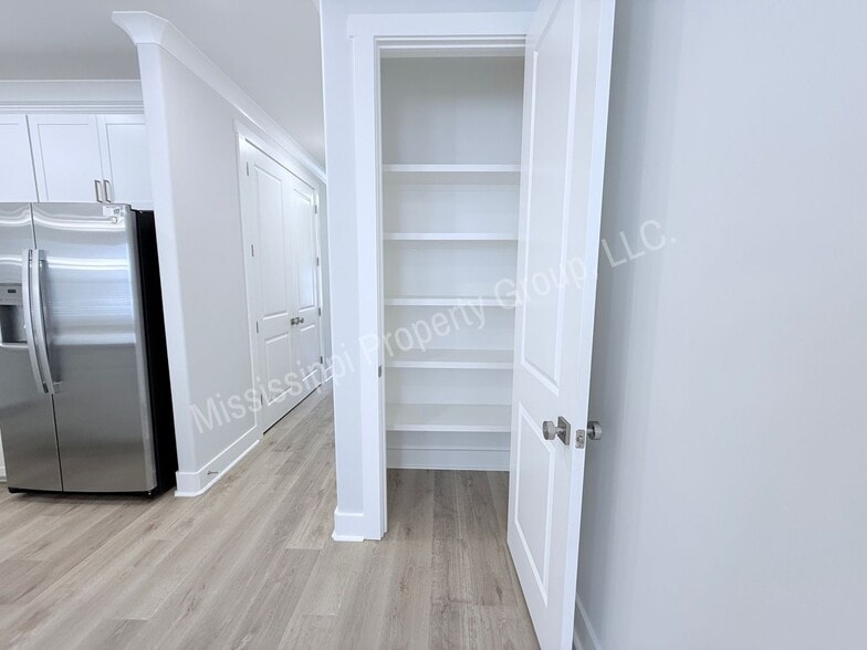 Building Photo - 684 Miramar Ln