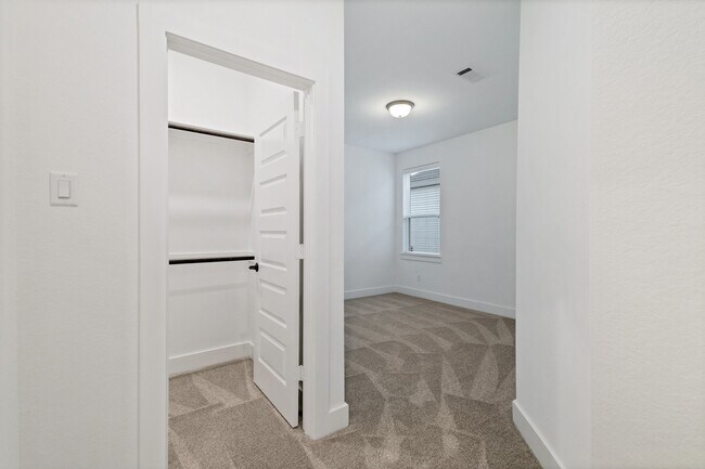 Building Photo - 8127 Fenway Hts Dr