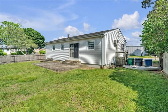 Building Photo - 65 Ingalls St