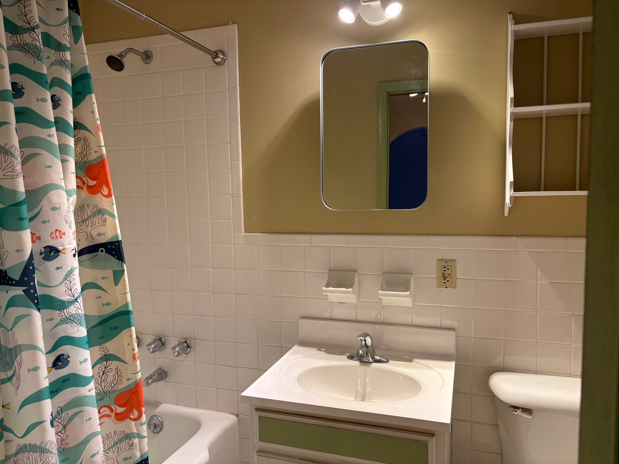 Bathroom with full size tub - 24 Front St