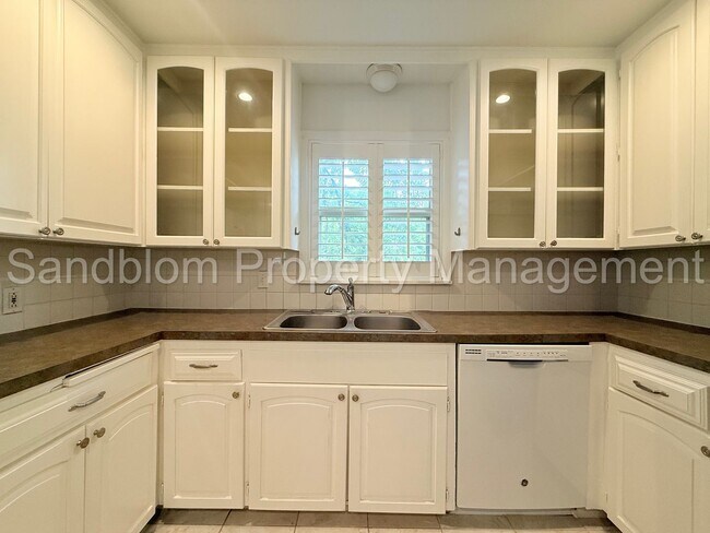 Building Photo - 3737 E 37th Pl