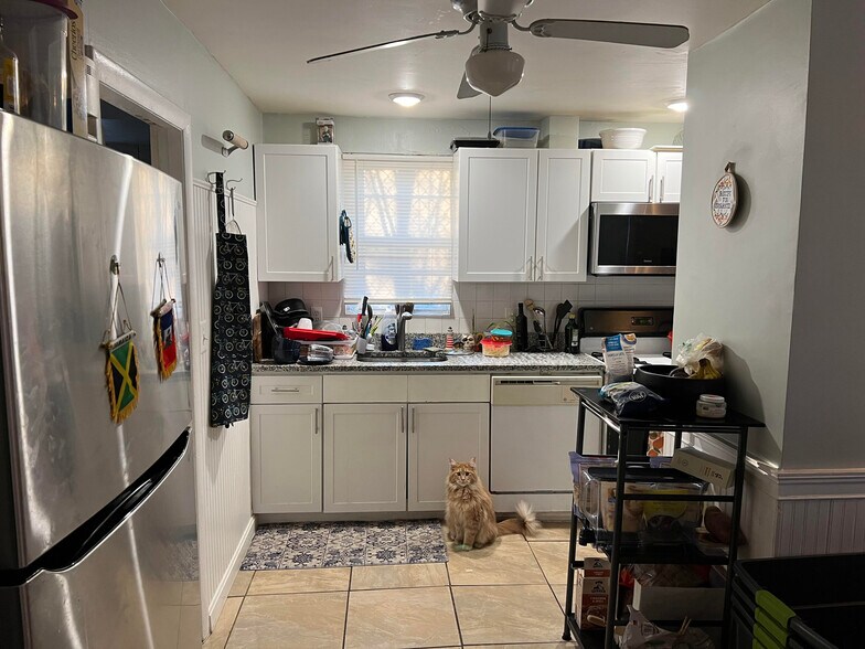 Building Photo - 256 Hurley St