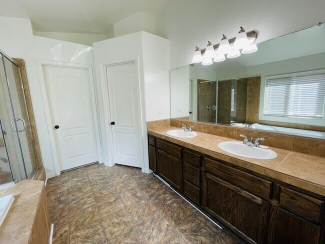 Building Photo - 9415 Godiva Ave