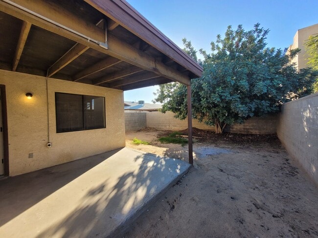 Building Photo - 2630 S Virginia Dr