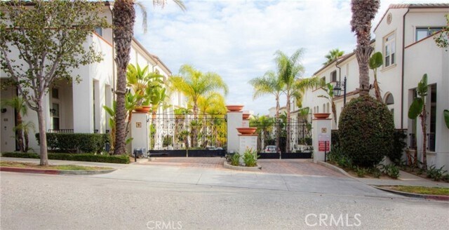 Primary Photo - 1750 Grand Ave
