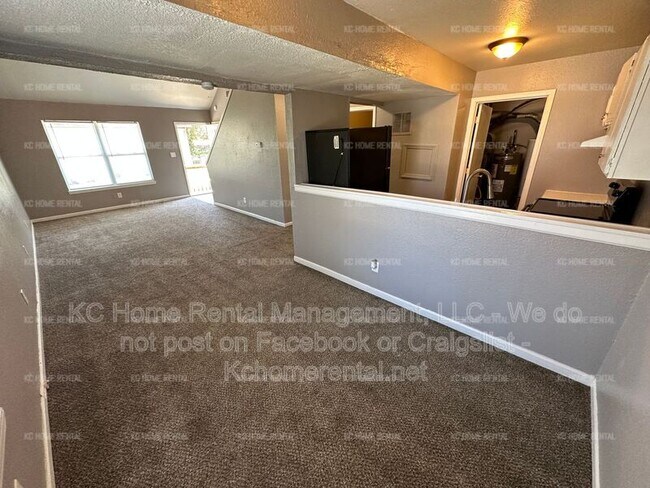 Building Photo - 4221 E 60 Terrace