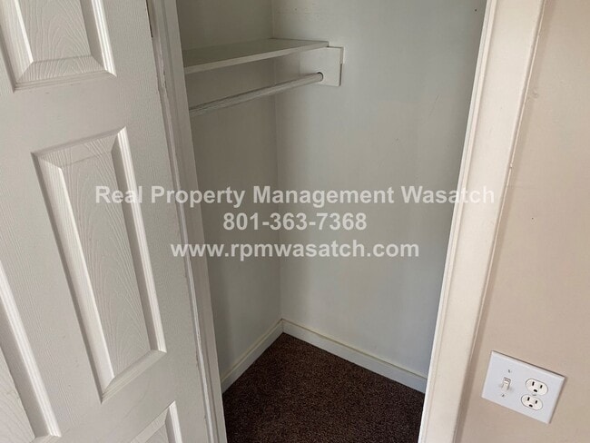 Building Photo - Come See This 4 Bedroom 1.5 bathroom single family home!!