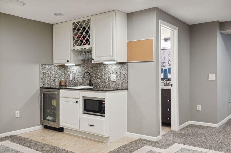 Building Photo - 6561 Promontory Dr
