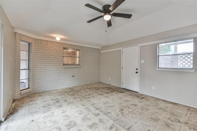 Building Photo - 7003 Huntbrook Dr