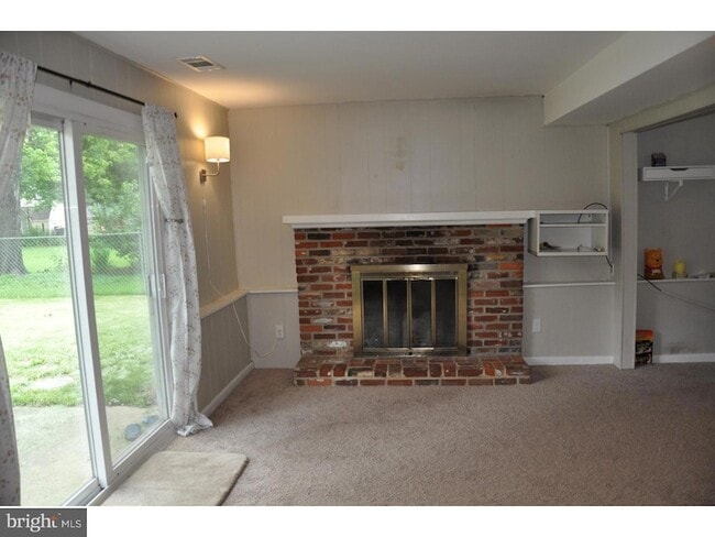 Building Photo - 924 Kenilworth Ave