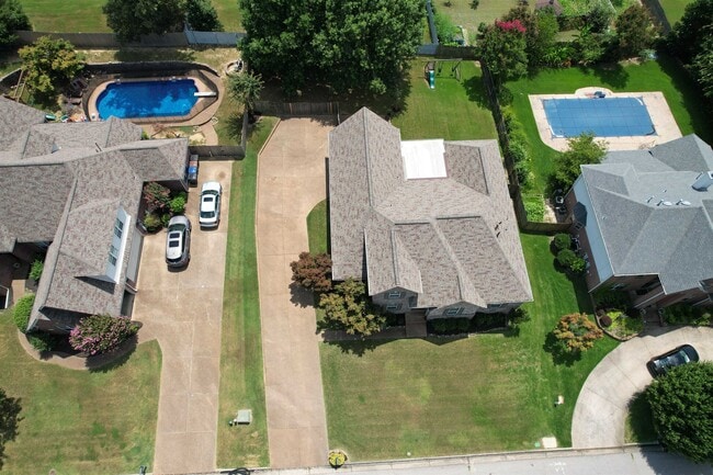 Building Photo - 9351 Lake Bridge Dr