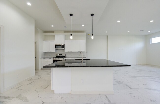 Building Photo - 2922 El Fenice Ln