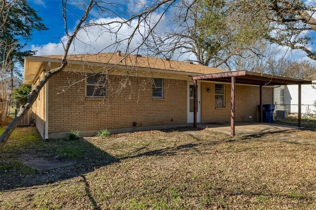 Building Photo - 502 Brown St
