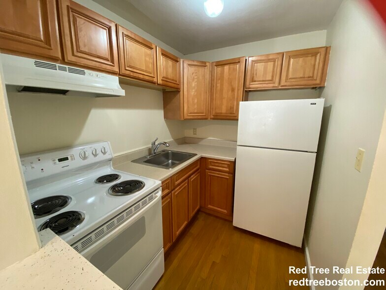 Building Photo - 34 Gardner St