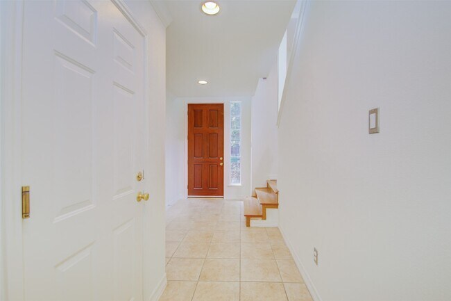 Building Photo - 911 Reinicke St
