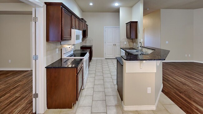 Building Photo - 4 Bedroom Home in Edmond