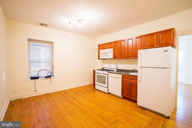 Primary Photo - 4244 Spruce St