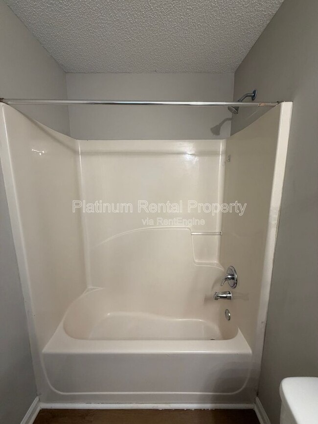 Building Photo - 209 Briarwood Dr