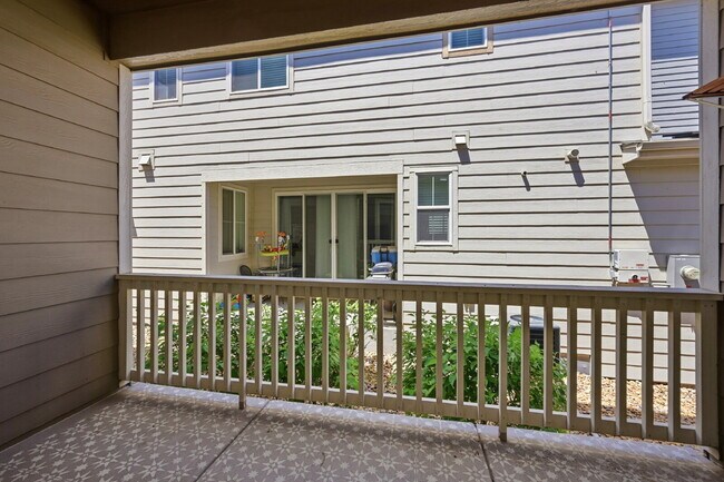 Building Photo - $2,395.95, 2-bed, 2.5-bath with a washer and dryer in unit.