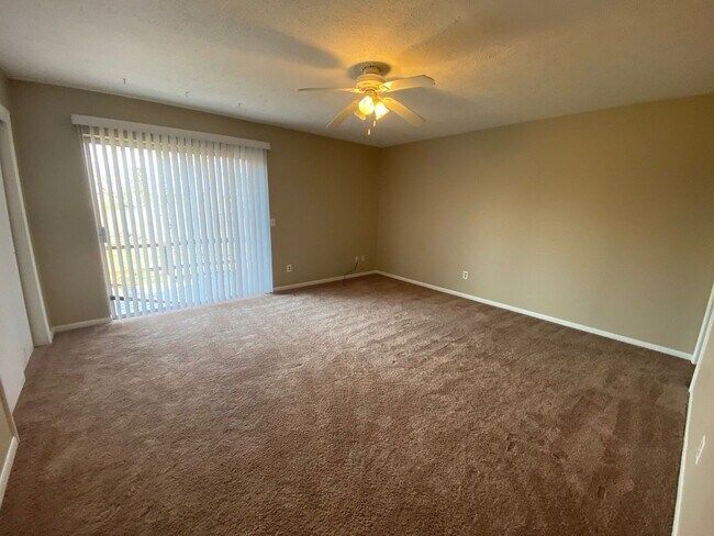 Building Photo - Spacious 3Bed/2Ba Brick Home Near Tyndall AFB! *1/2 Off Security Deposit for Active-Duty Miliary!*