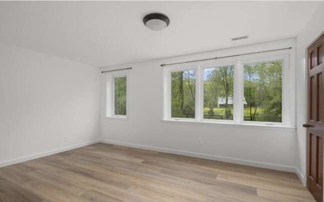 Basement bedroom - 7432 Clifton Rd