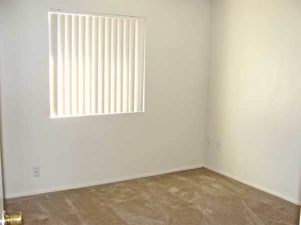 Building Photo - GREAT TEMPE LOCATION - 3 BED 2 BATH NOW AV...
