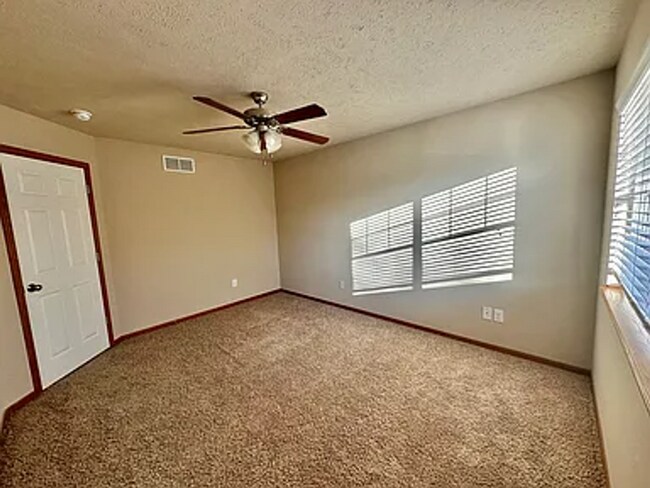 Building Photo - 1750 N 177th Plaza