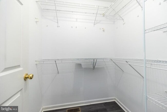 Building Photo - 483 Fort Hill Cir