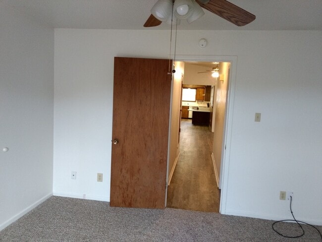 Building Photo - Updated and clean in quiet neighborhood.