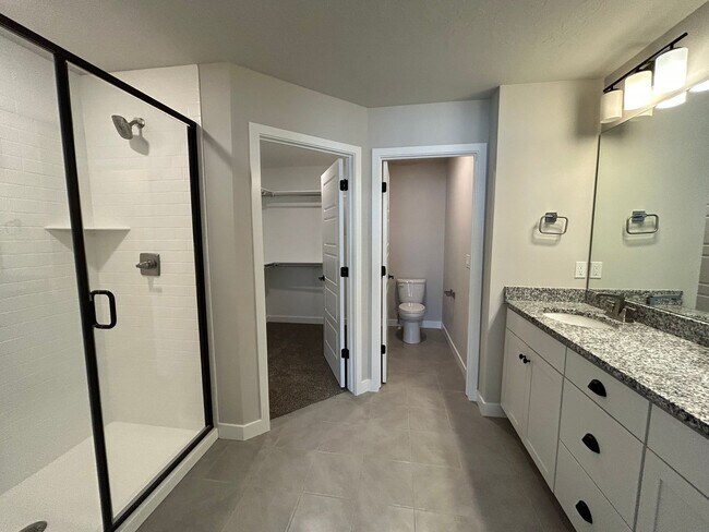 Building Photo - 4 Bedroom 3 Bathroom Townhome in Lehi!